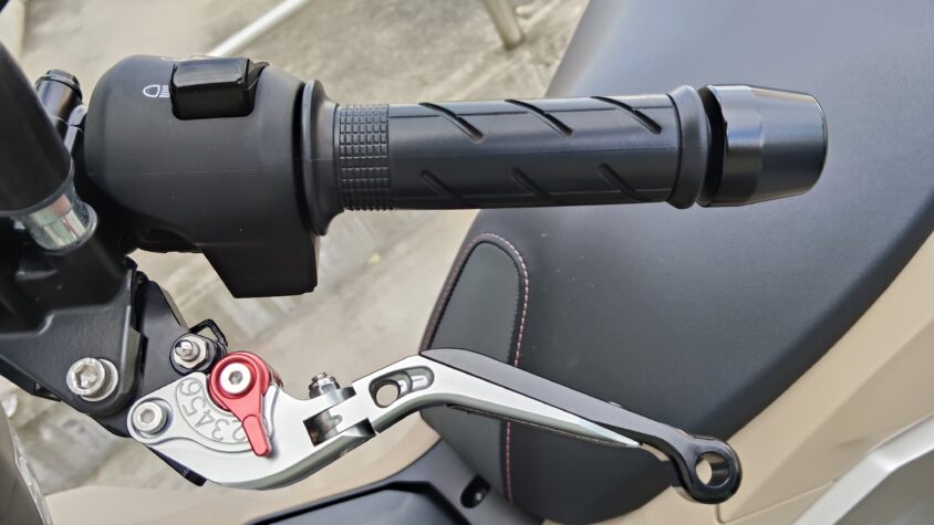 ADV160に取り付けたパーキングブレーキ付きブレーキレバー
