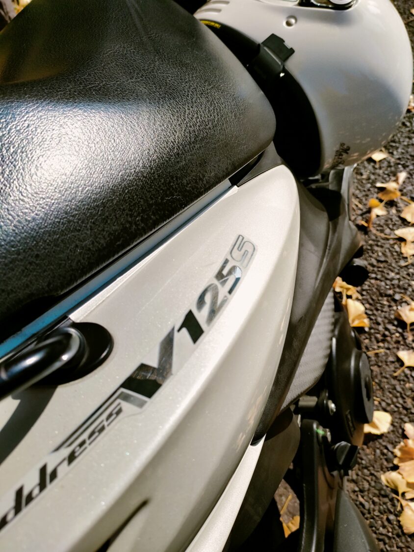 レンタルしたアドレスV125の車体