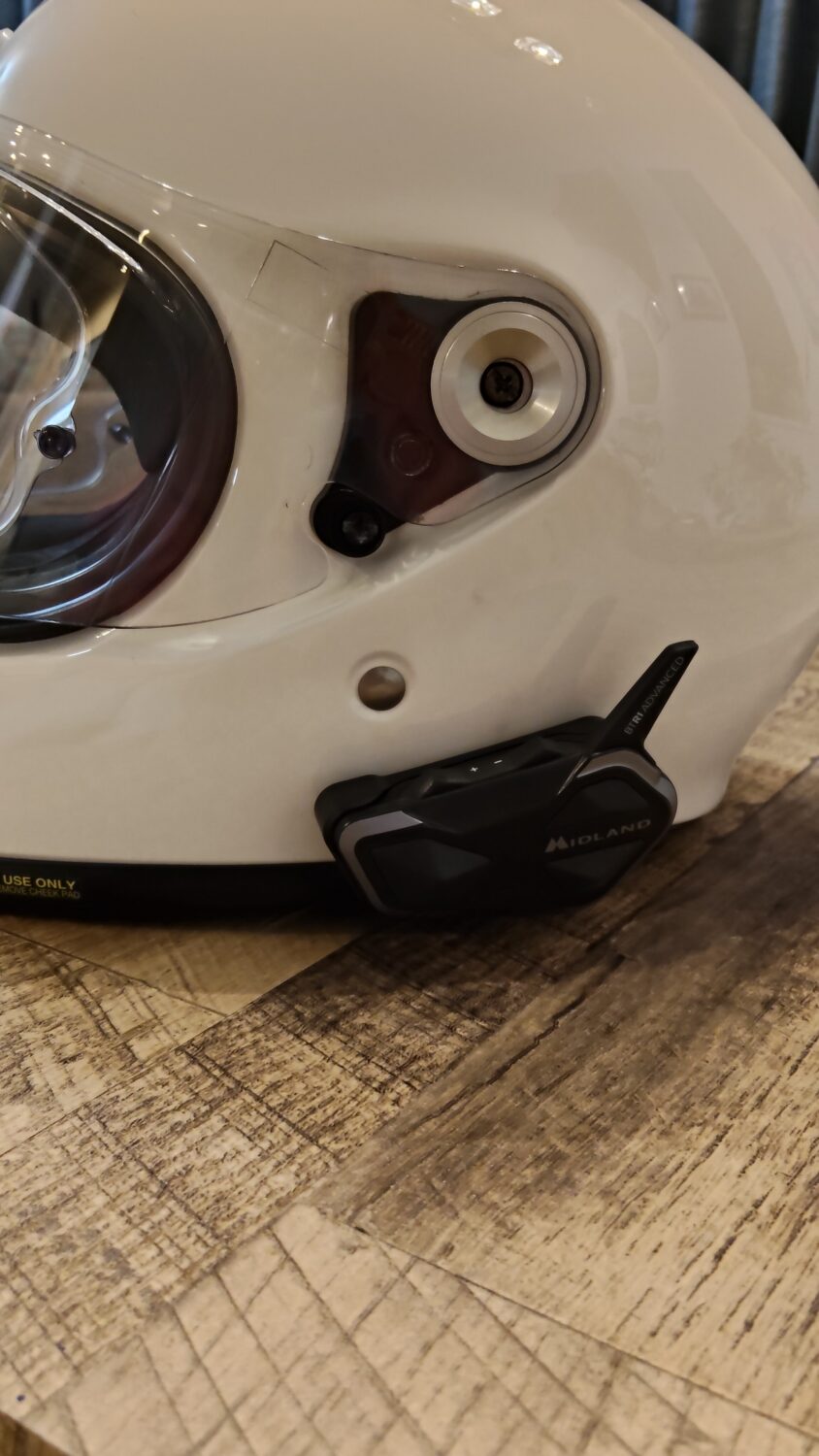 SHOEI Glamsterに付けたミッドランド BTR1 Advanced