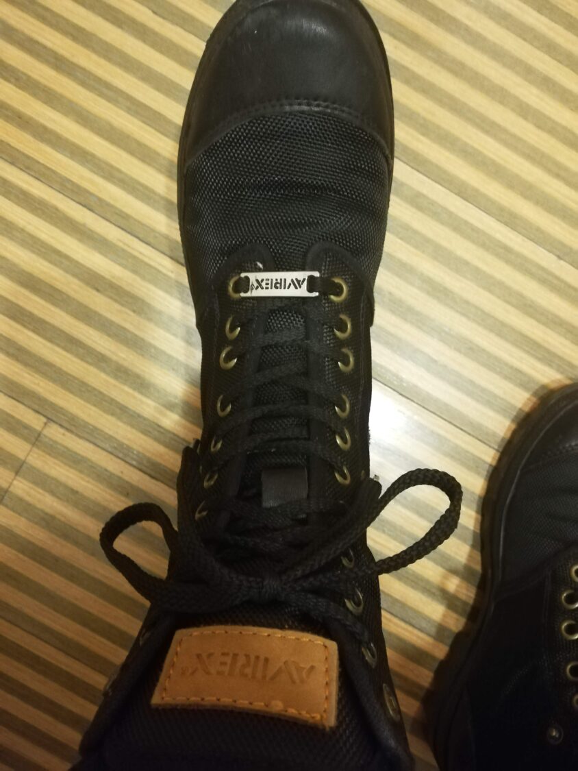 教習所用に買ったAVIREXのミッドカットブーツ