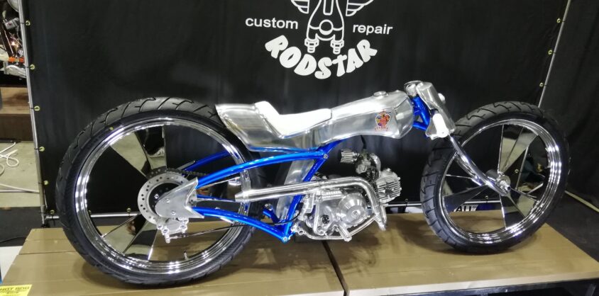 横浜ホットロッドカスタムショーのRODSTARのブースのカスタムバイク