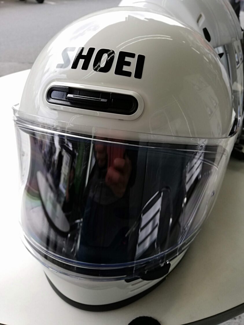 2りんかんで買ったSHOEIグラムスターのホワイト