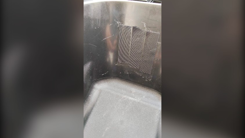ADV160のシート下ボックスに両面テープ式のマジックテープを貼ったところ